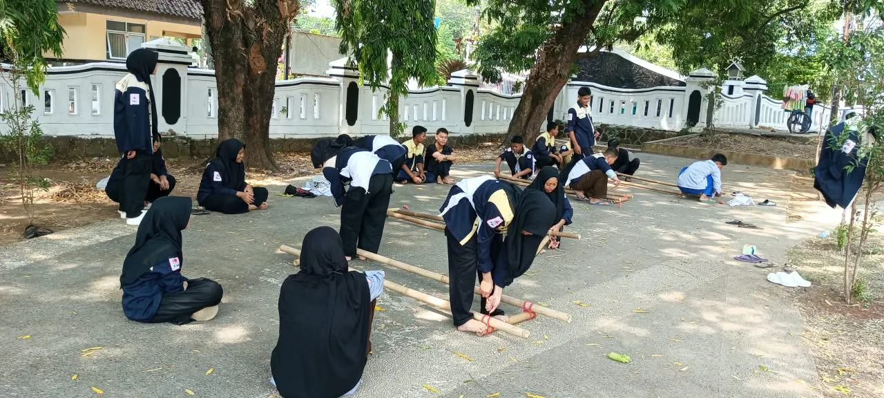 Simulasi evakuasi latihan gabungan PMR se-Kabupaten Subang